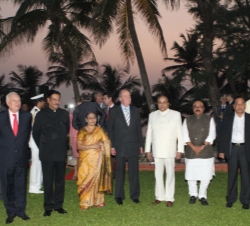 El Rey junto a las delegaciones oficiales y empresariales de los dos países, durante el Té ofrecido por el Ministro Jefe del Estado de Maharashtra